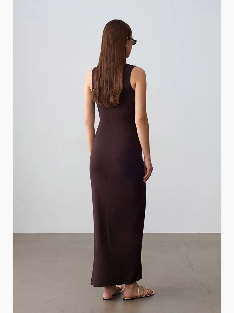 Vestido maxi ajustado sin mangas de canalé dilvin Marrón oscuro - Kiabi