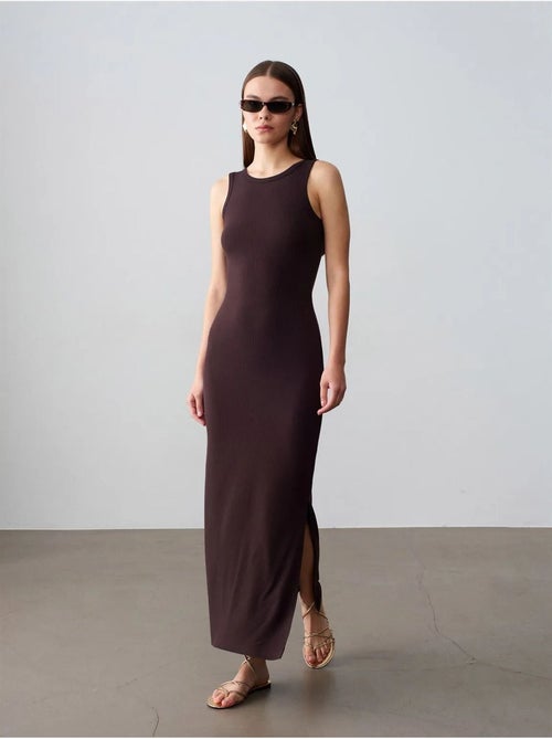 Vestido maxi ajustado sin mangas de canalé dilvin - Kiabi Vestido maxi ajustado sin mangas de canalé dilvin - Kiabi