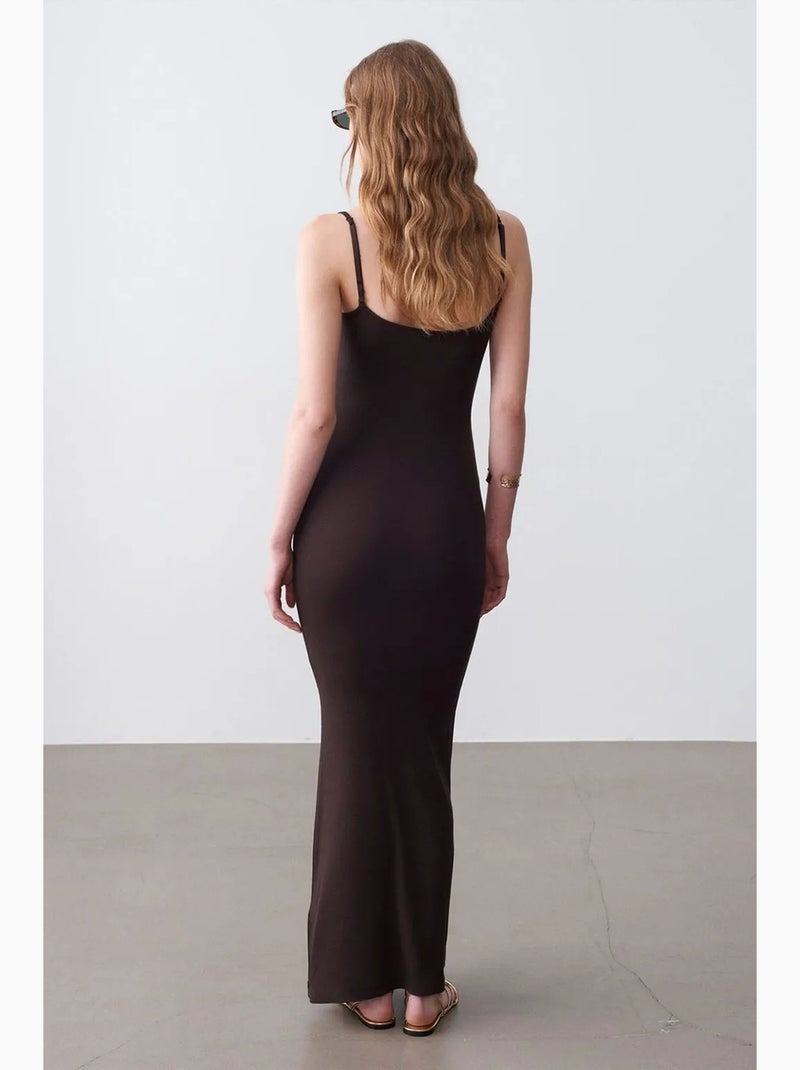 Vestido maxi ceñido de canalé dilvin Marrón chocolate - Kiabi