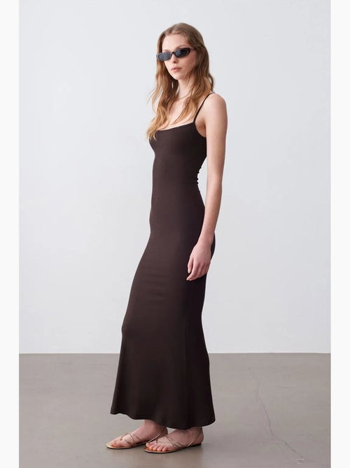 Vestido maxi ceñido de canalé dilvin - Kiabi Vestido maxi ceñido de canalé dilvin - Kiabi