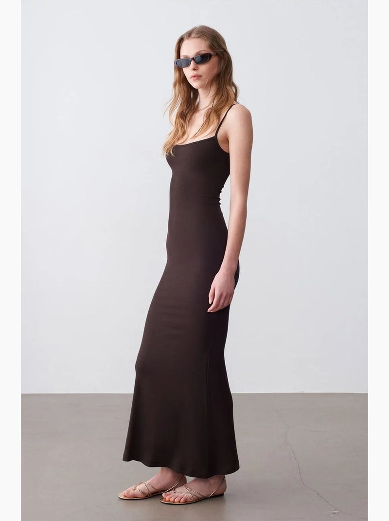 Vestido maxi ceñido de canalé dilvin Marrón chocolate - Kiabi