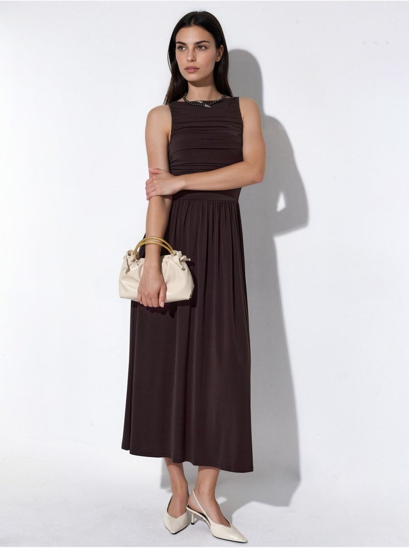 Vestido maxi de línea A con escote barco Marrón oscuro - Kiabi