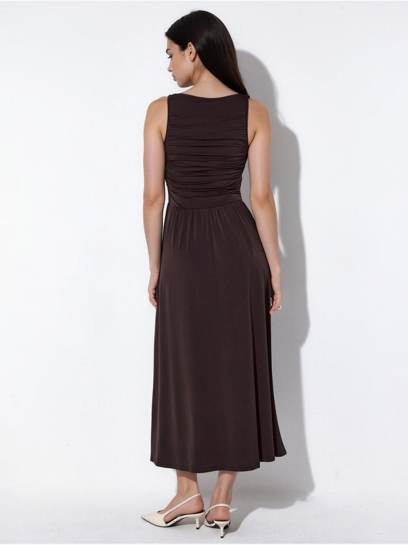 Vestido maxi de línea A con escote barco Marrón oscuro - Kiabi