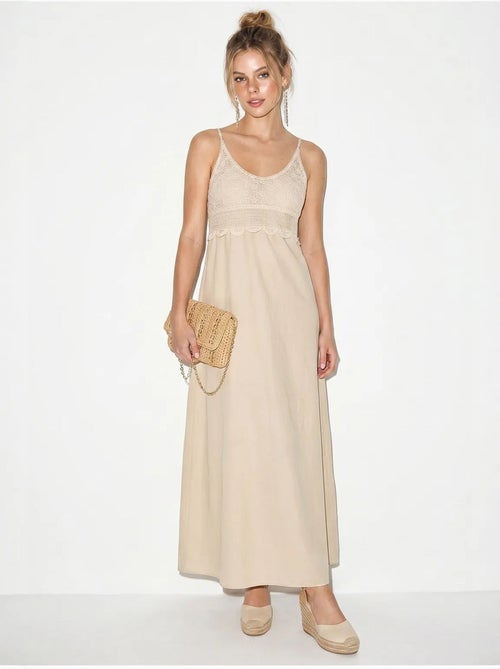 Vestido maxi de línea a sin mangas con detalle de encaje lucci - Kiabi Vestido maxi de línea a sin mangas con detalle de encaje lucci - Kiabi