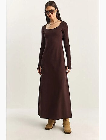 Vestido maxi de punto con cuello cuadrado y corte en a de lucci