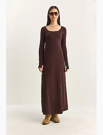 Vestido maxi de punto con cuello cuadrado y corte en a de lucci