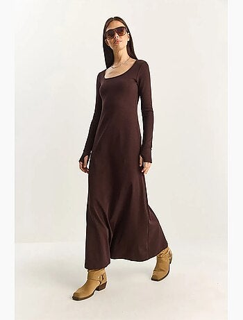 Vestido maxi de punto con cuello cuadrado y corte en a de lucci