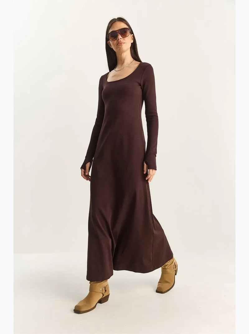 Vestido maxi de punto con cuello cuadrado y corte en a de lucci Marrón oscuro - Kiabi
