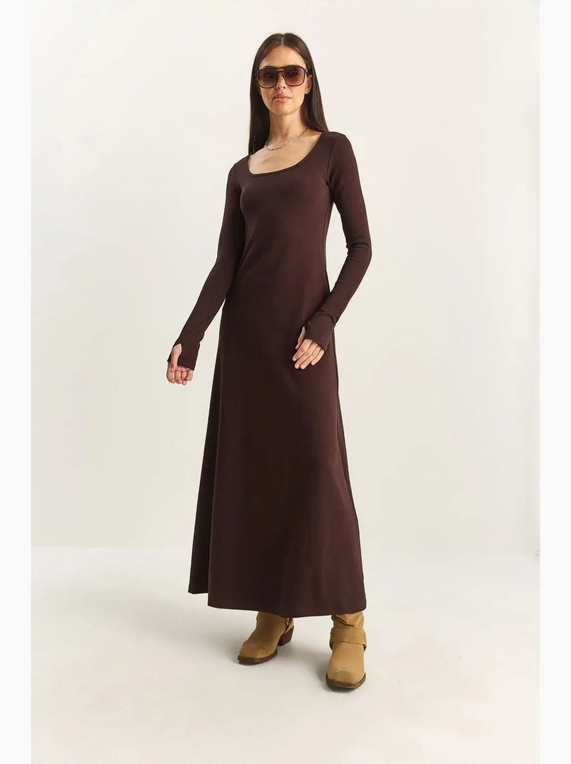 Vestido maxi de punto con cuello cuadrado y corte en a de lucci Marrón oscuro - Kiabi
