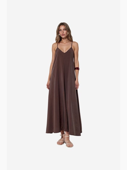 Vestido maxi de satén sin mangas busem - Kiabi Vestido maxi de satén sin mangas busem - Kiabi