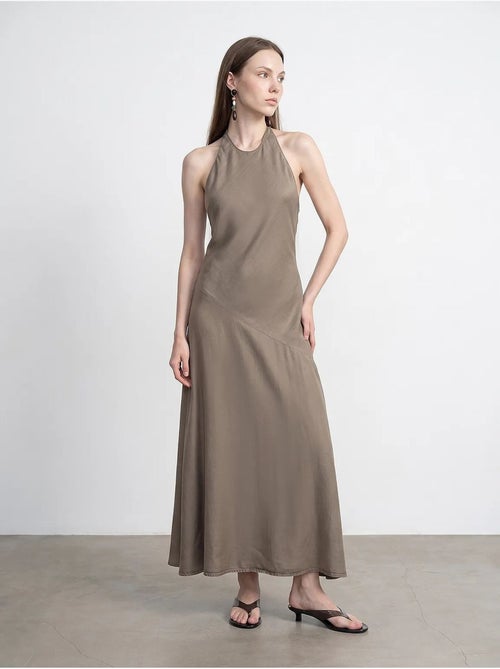 Vestido maxi de tencel con cuello halter dilvin - Kiabi Vestido maxi de tencel con cuello halter dilvin - Kiabi