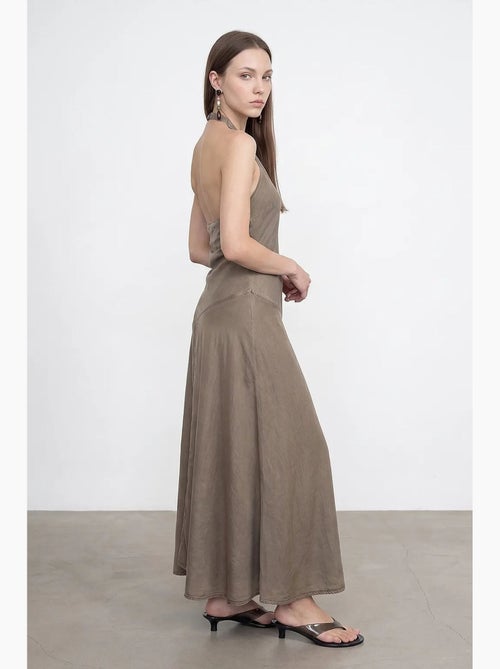 Vestido maxi de tencel con cuello halter dilvin - Kiabi Vestido maxi de tencel con cuello halter dilvin - Kiabi