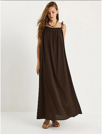 Vestido maxi midi con cuello cuadrado y detalle de volante lucci