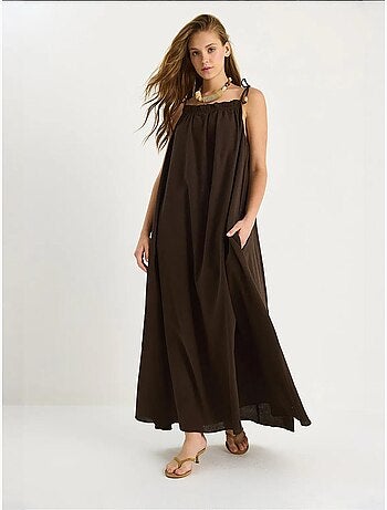 Vestido maxi midi con cuello cuadrado y detalle de volante lucci