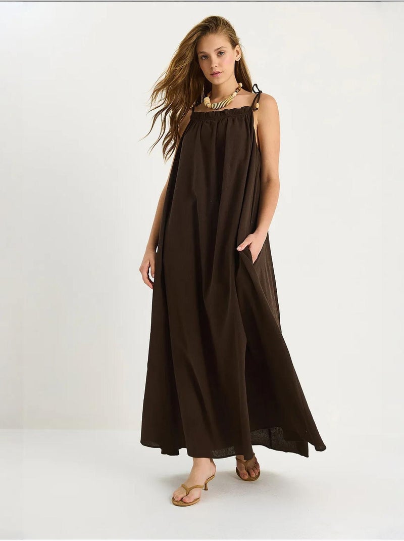 Vestido maxi midi con cuello cuadrado y detalle de volante lucci Marrón avellana - Kiabi