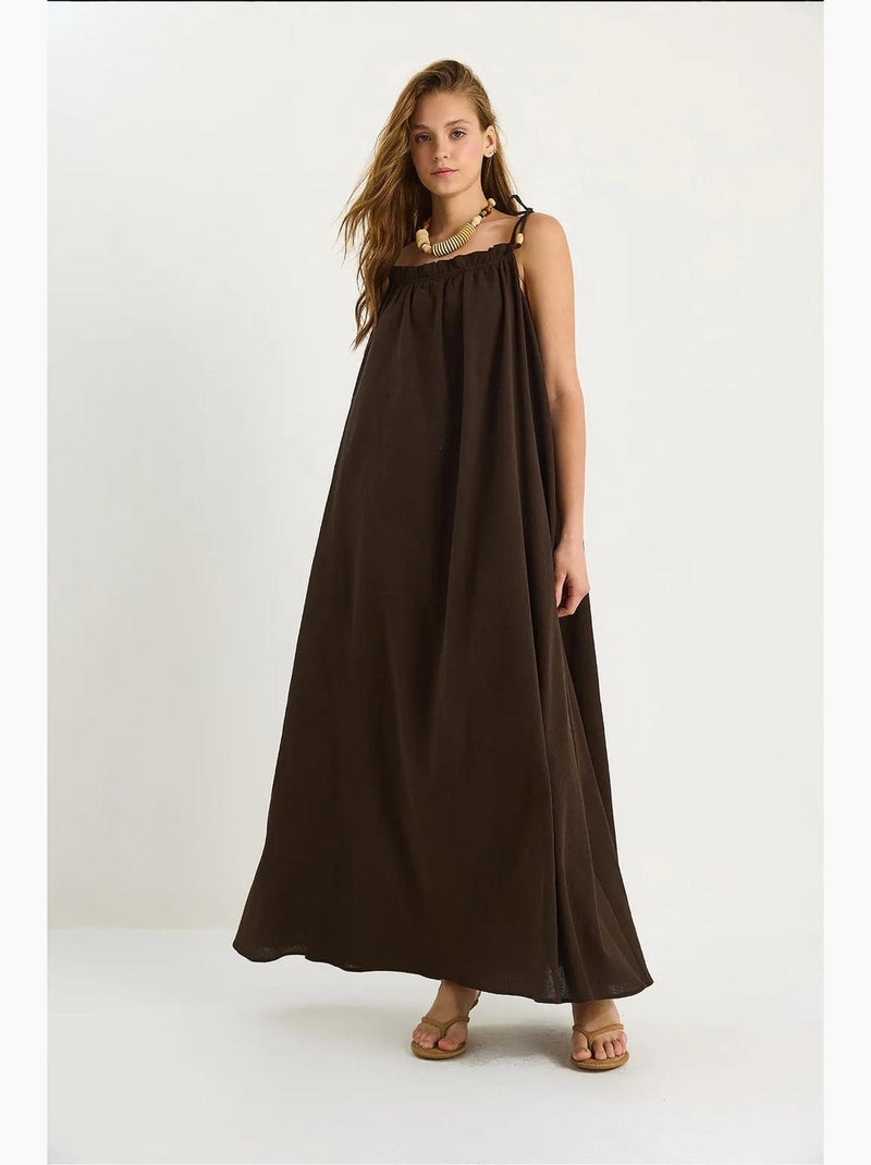 Vestido maxi midi con cuello cuadrado y detalle de volante lucci Marrón avellana - Kiabi