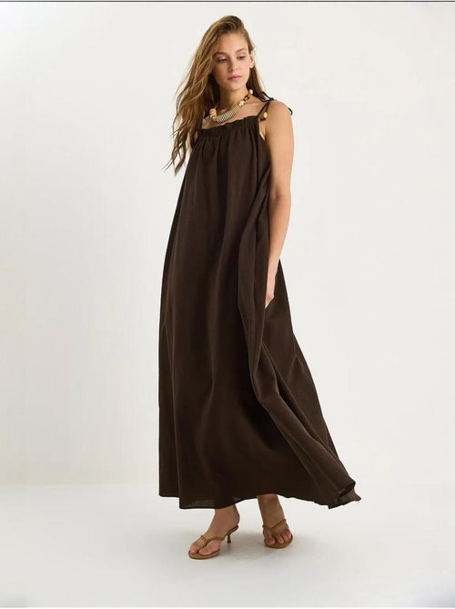 Vestido maxi midi con cuello cuadrado y detalle de volante lucci - Kiabi Vestido maxi midi con cuello cuadrado y detalle de volante lucci - Kiabi