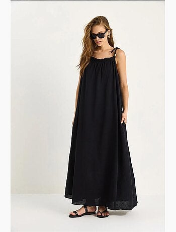 Vestido maxi midi con cuello cuadrado y detalle de volante lucci