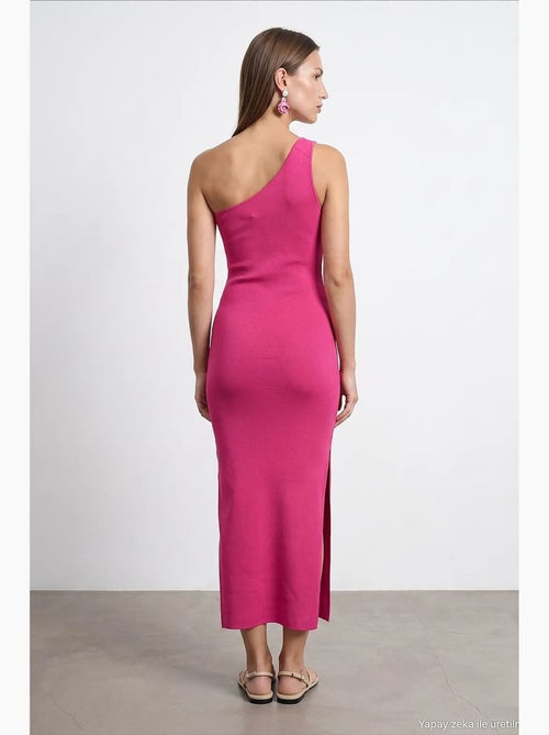Vestido midi acanalado asimétrico de un solo hombro dilvin - Kiabi Vestido midi acanalado asimétrico de un solo hombro dilvin - Kiabi