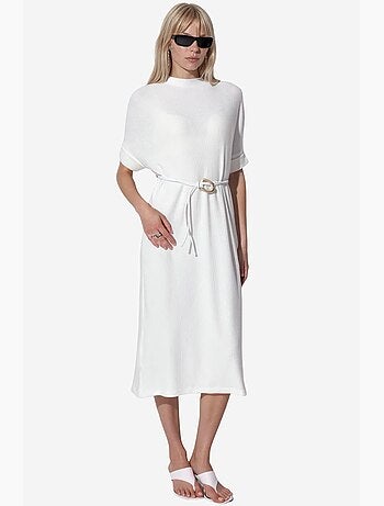 Vestido midi acanalado con cinturón busem