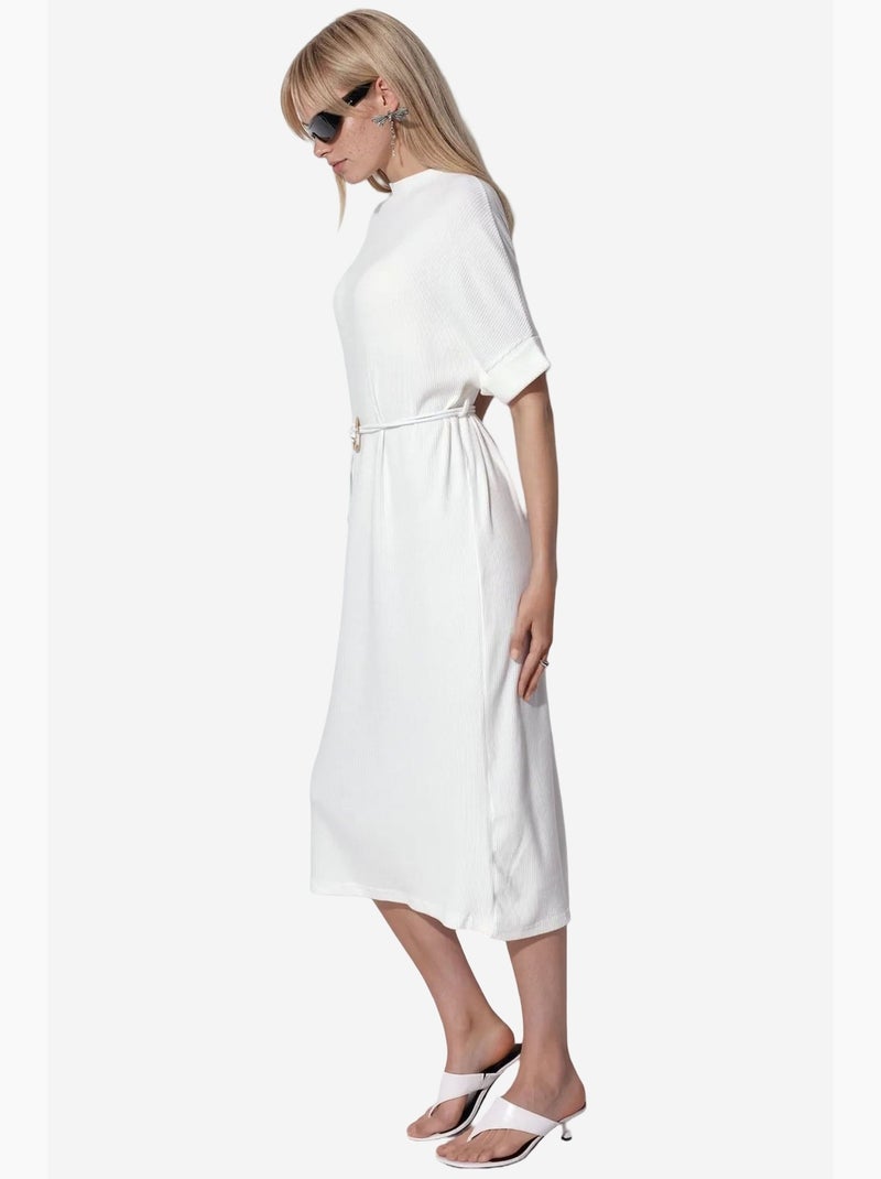 Vestido midi acanalado con cinturón busem Blanco roto - Kiabi
