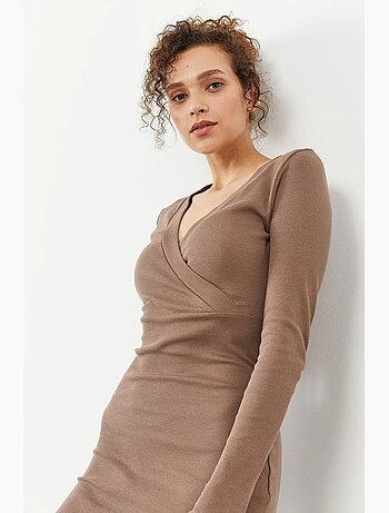 Vestido midi ajustado acanalado con escote en v tommy
