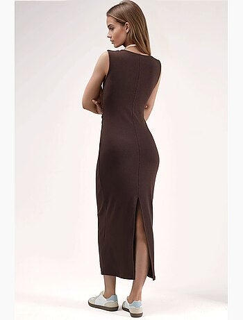 Vestido midi ajustado con cuello cuadrado y abertura hiccup