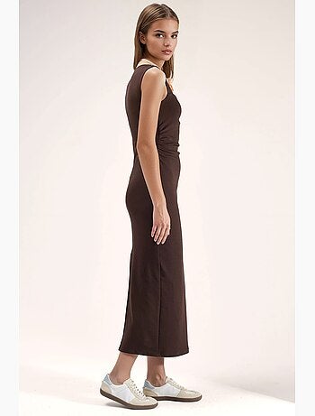Vestido midi ajustado con cuello cuadrado y abertura hiccup