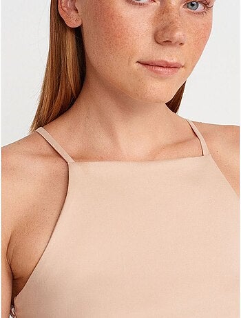 Vestido midi ajustado con cuello halter y abertura dilvin