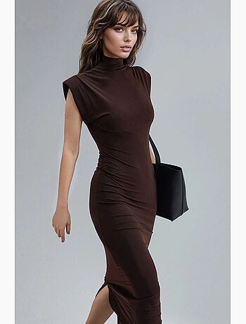 Vestido midi ajustado con cuello redondo y relleno busem