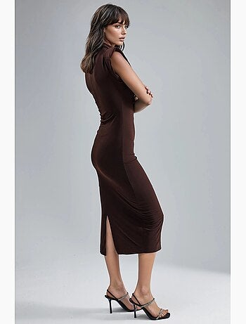 Vestido midi ajustado con cuello redondo y relleno busem