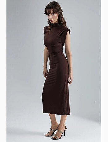 Vestido midi ajustado con cuello redondo y relleno busem