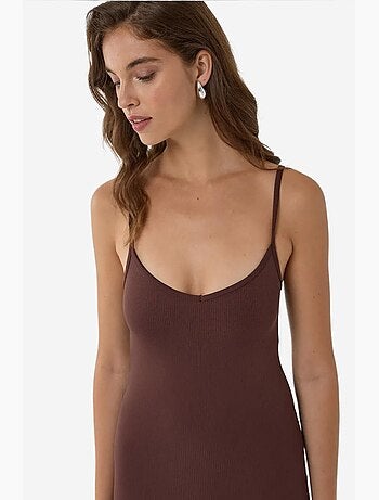 Vestido midi ajustado con escote en v y tirantes finos hiccup