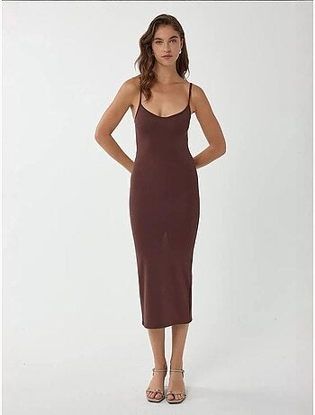 Vestido midi ajustado con escote en V y tirantes finos