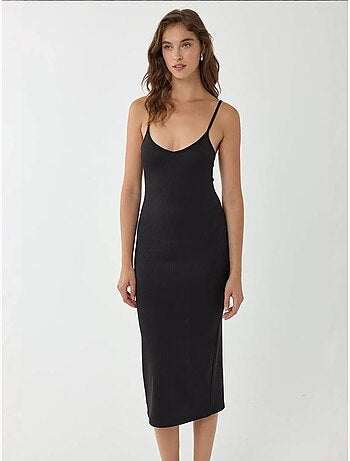 Vestido midi ajustado con escote en V y tirantes finos
