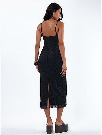 Vestido midi ajustado de encaje con escote en V