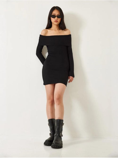 Vestido midi ajustado de manga larga con cuello barco lucci - Kiabi Vestido midi ajustado de manga larga con cuello barco lucci - Kiabi