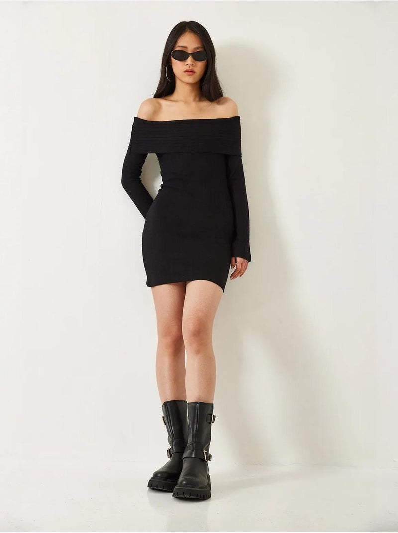 Vestido midi ajustado de manga larga con cuello barco lucci Negro - Kiabi
