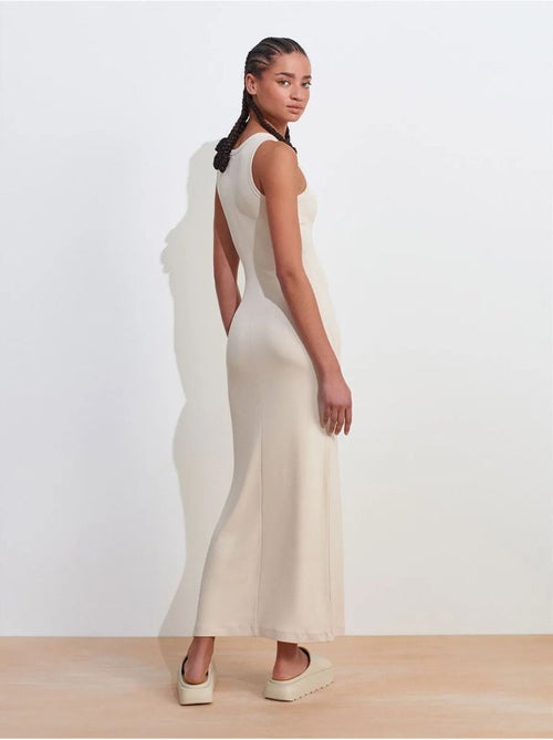 Vestido midi ajustado sin mangas con abertura dilvin - Kiabi Vestido midi ajustado sin mangas con abertura dilvin - Kiabi