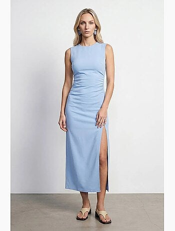 Vestido midi ajustado sin mangas con abertura dilvin