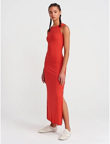 Vestido midi ajustado sin mangas con abertura dilvin