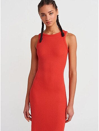 Vestido midi ajustado sin mangas con abertura dilvin