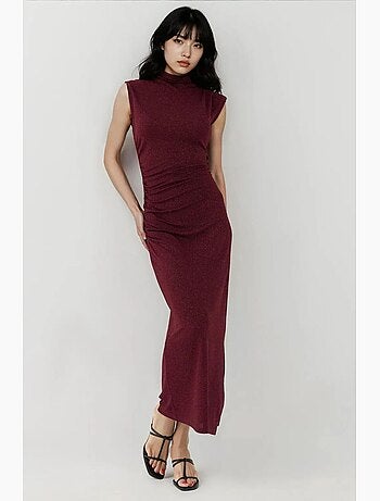 Vestido midi ajustado sin mangas con cuello redondo y cierre de cremallera