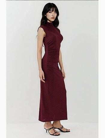Vestido midi ajustado sin mangas con cuello redondo y cierre de cremallera