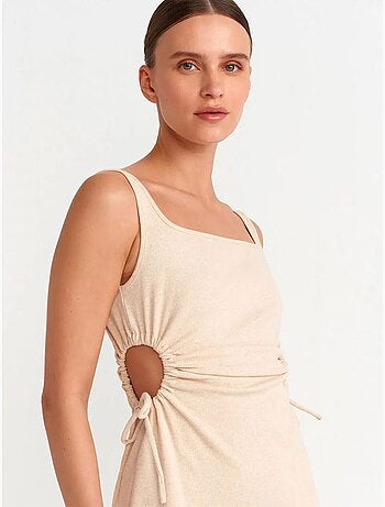 Vestido midi ajustado sin mangas con cut-out dilvin