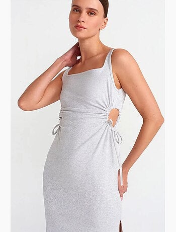 Vestido midi ajustado sin mangas con cut-out dilvin