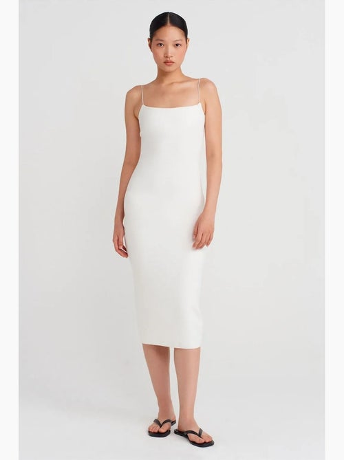 Vestido midi ajustado sin mangas con detalle cut-out dilvin - Kiabi Vestido midi ajustado sin mangas con detalle cut-out dilvin - Kiabi