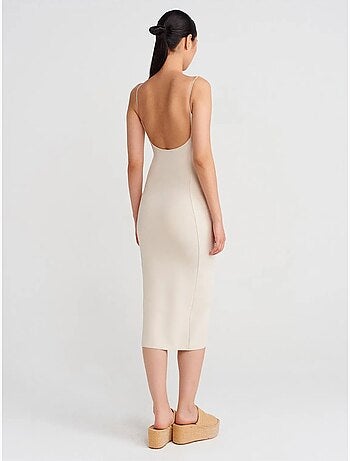 Vestido midi ajustado sin mangas con detalle cut-out dilvin