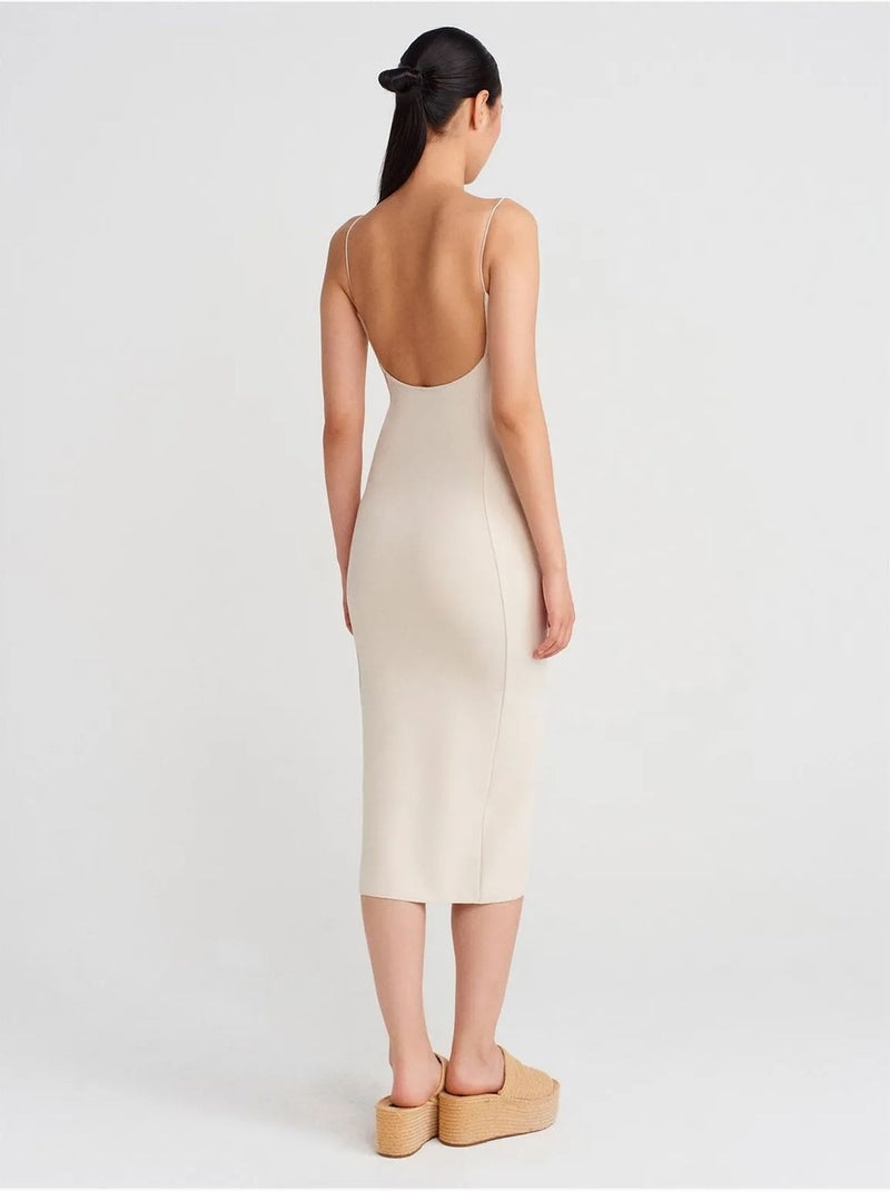 Vestido midi ajustado sin mangas con detalle cut-out dilvin Crema - Kiabi