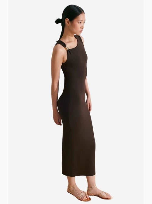 Vestido midi ajustado sin mangas con detalle de accesorio dilvin - Kiabi Vestido midi ajustado sin mangas con detalle de accesorio dilvin - Kiabi
